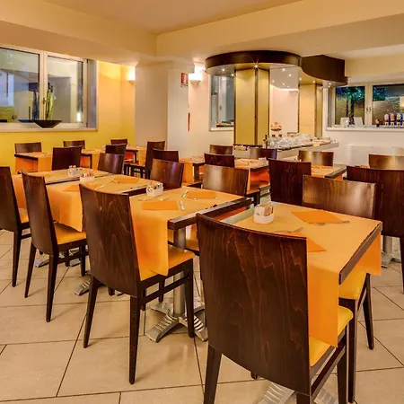 Отель Western Болонья