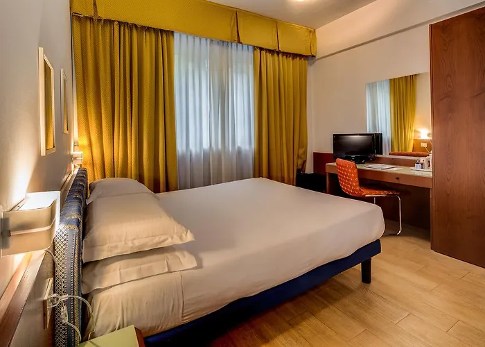 Western Hotel 4*